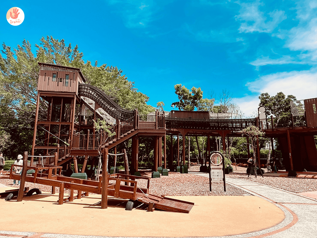 花蓮吉安] 知卡宣森活天空樹兒童遊戲場。荒野冒險島。玻璃金字塔。滑軌沙池。心型鞦韆。親子森林放電場。花蓮特色公園。花蓮親子景點。知卡宣綠森林親水公園-