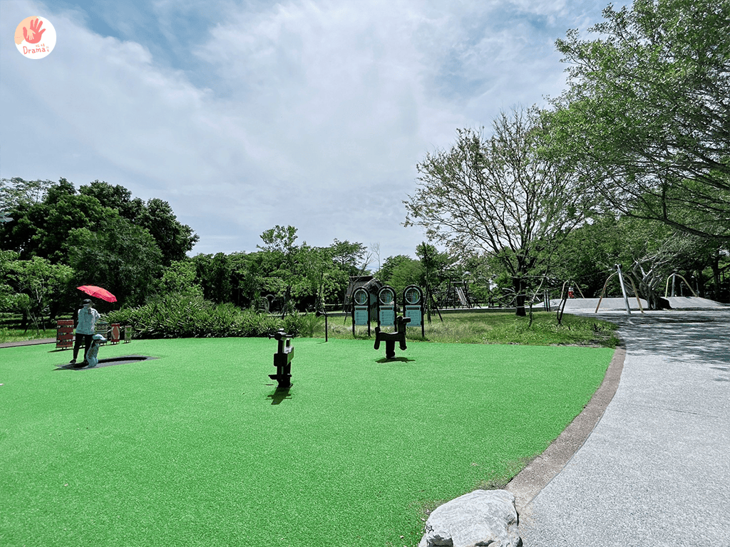 花蓮吉安] 知卡宣森活天空樹兒童遊戲場。荒野冒險島。玻璃金字塔。滑軌沙池。心型鞦韆。親子森林放電場。花蓮特色公園。花蓮親子景點。知卡宣綠森林親水公園-